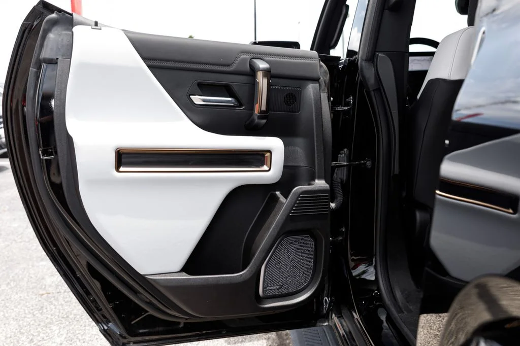 Used 2025 Black GMC 2X image 20