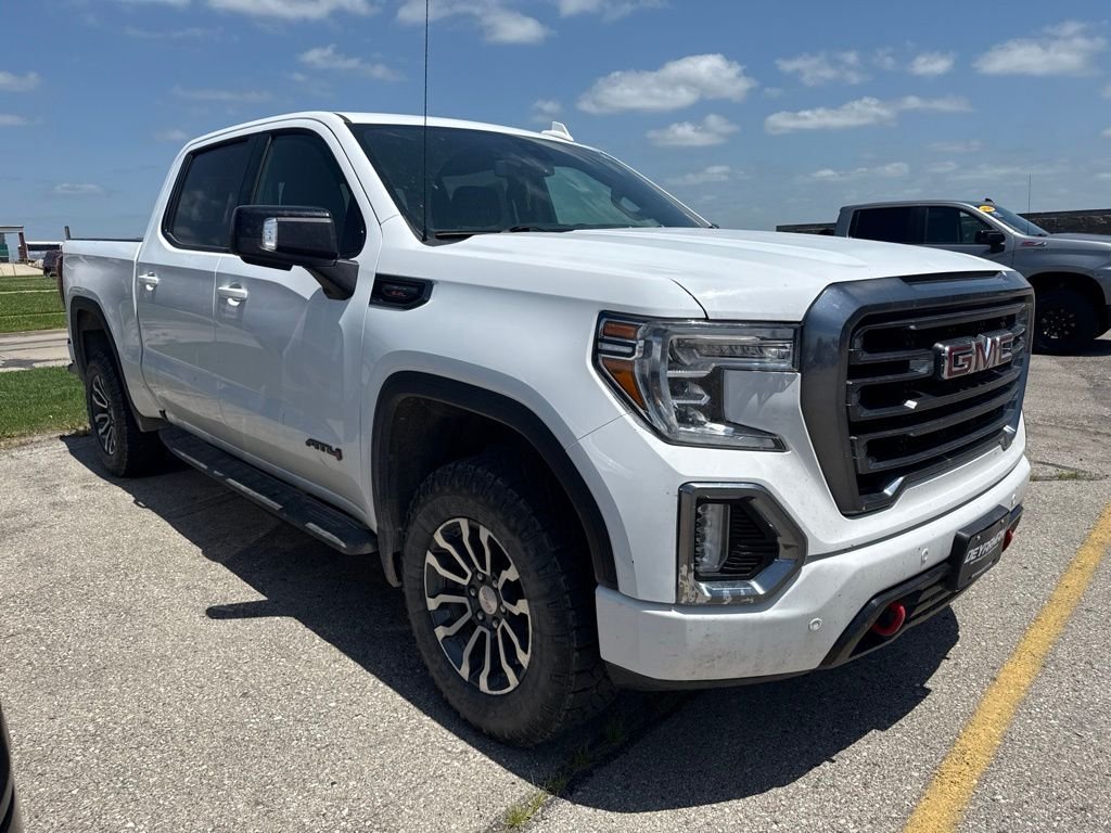 Used 2022 White GMC AT4 image 1