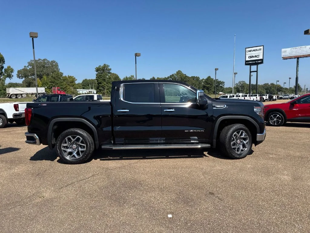 2026 GMC Sierra 1500 SLT - Photo 8