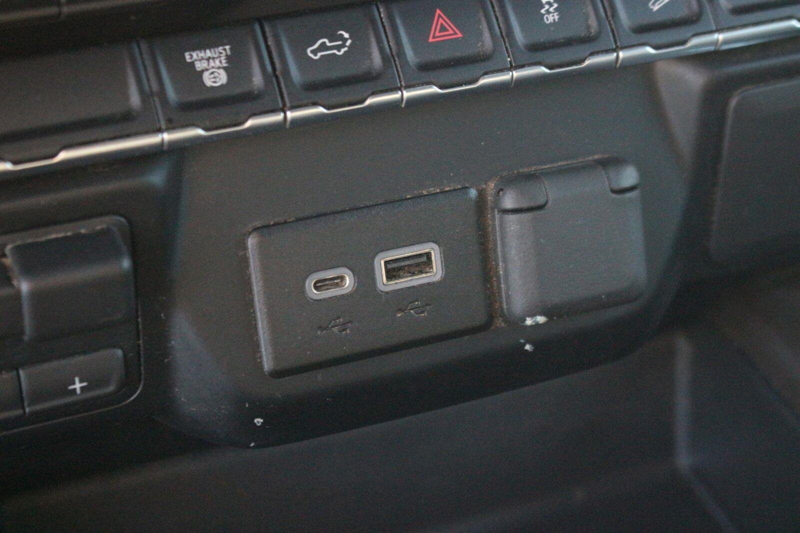 Used 2022 SUMMIT WHITE Chevrolet LT image 30