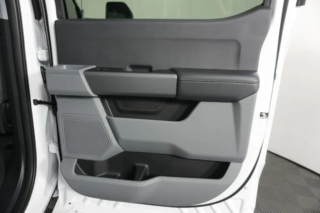 New 2026 Oxford White Ford F-250® XLT image 34
