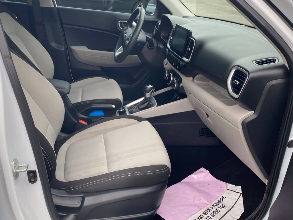 Used 2025 White Hyundai SEL image 15