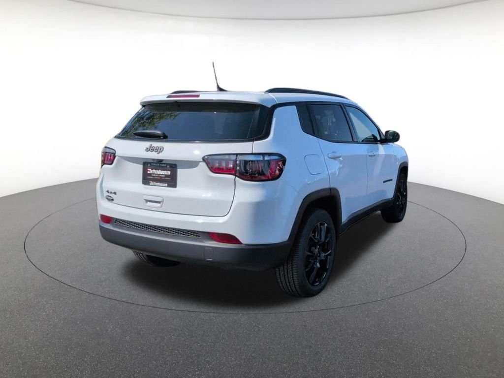 New 2026 Bright White Clearcoat Jeep Latitude image 7