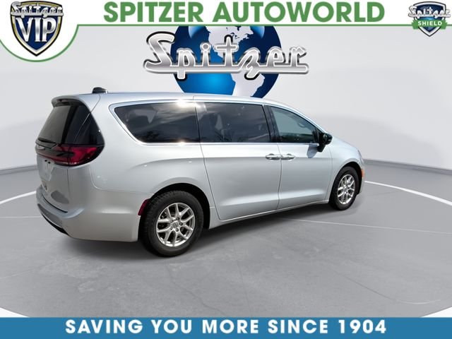 Used 2024 Silver Chrysler Touring L image 9