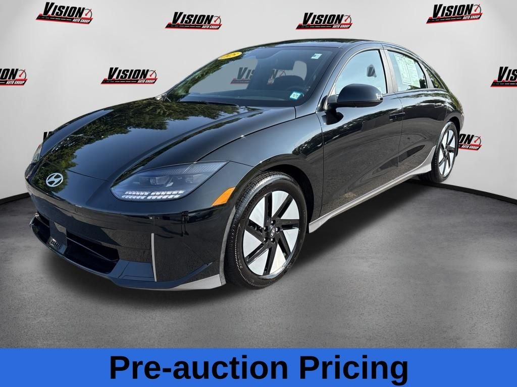 Used 2025 Black Hyundai SE image 1