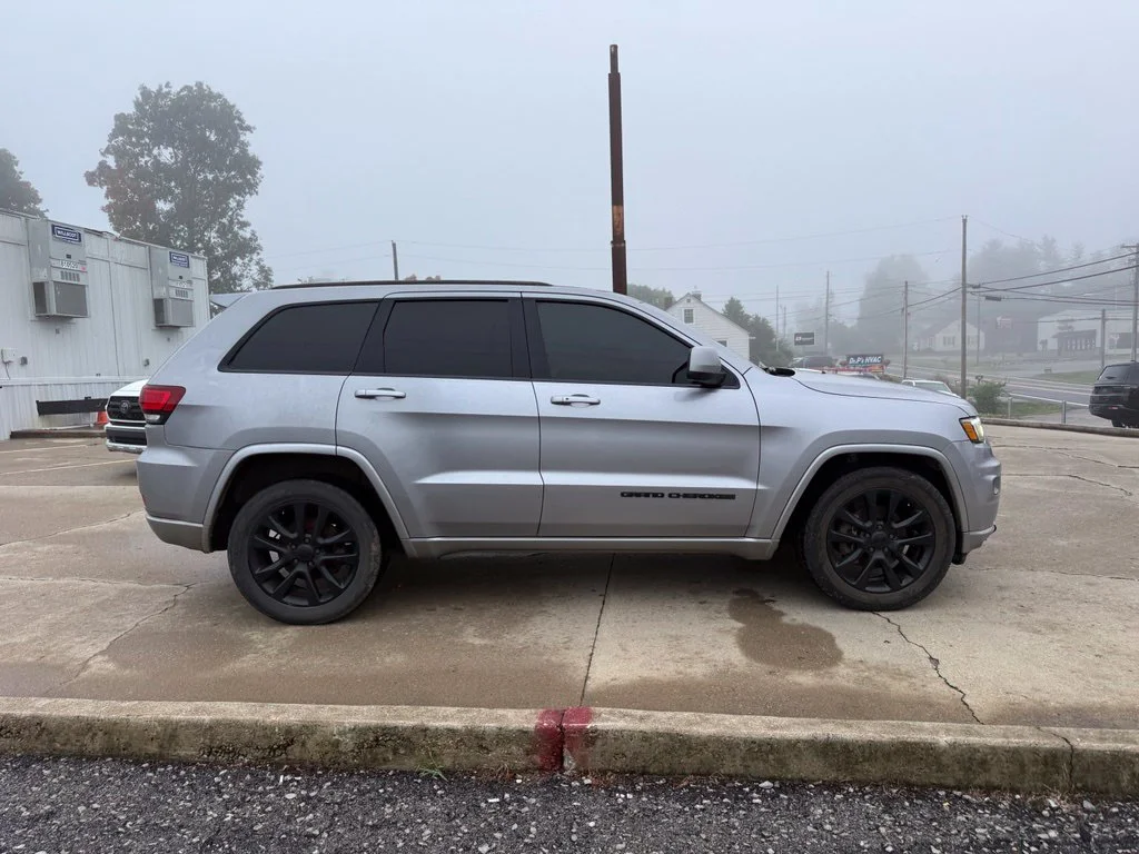 Used 2018 Silver Jeep Altitude image 5