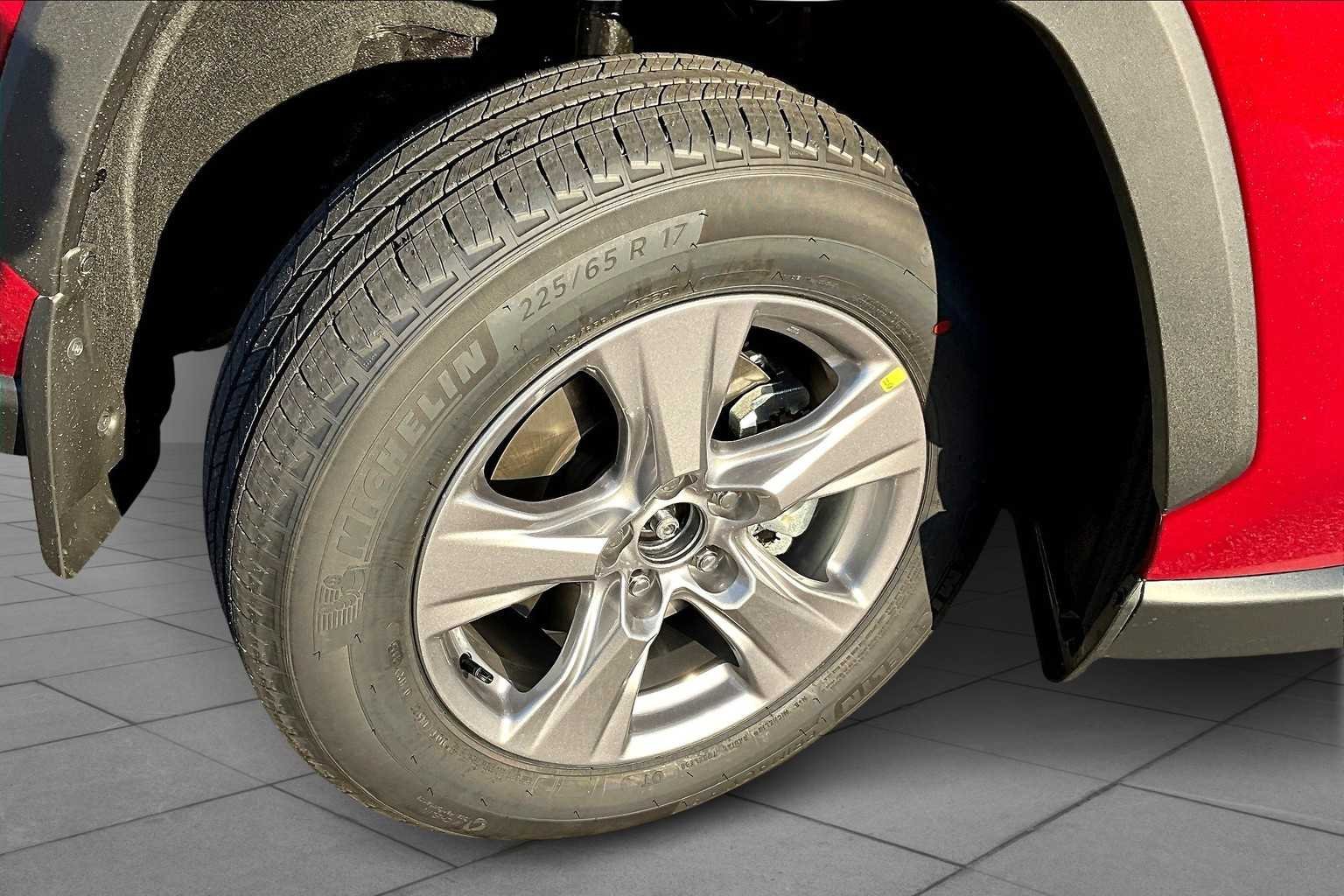 Used 2025 Ruby Flare Pearl Toyota XLE image 12