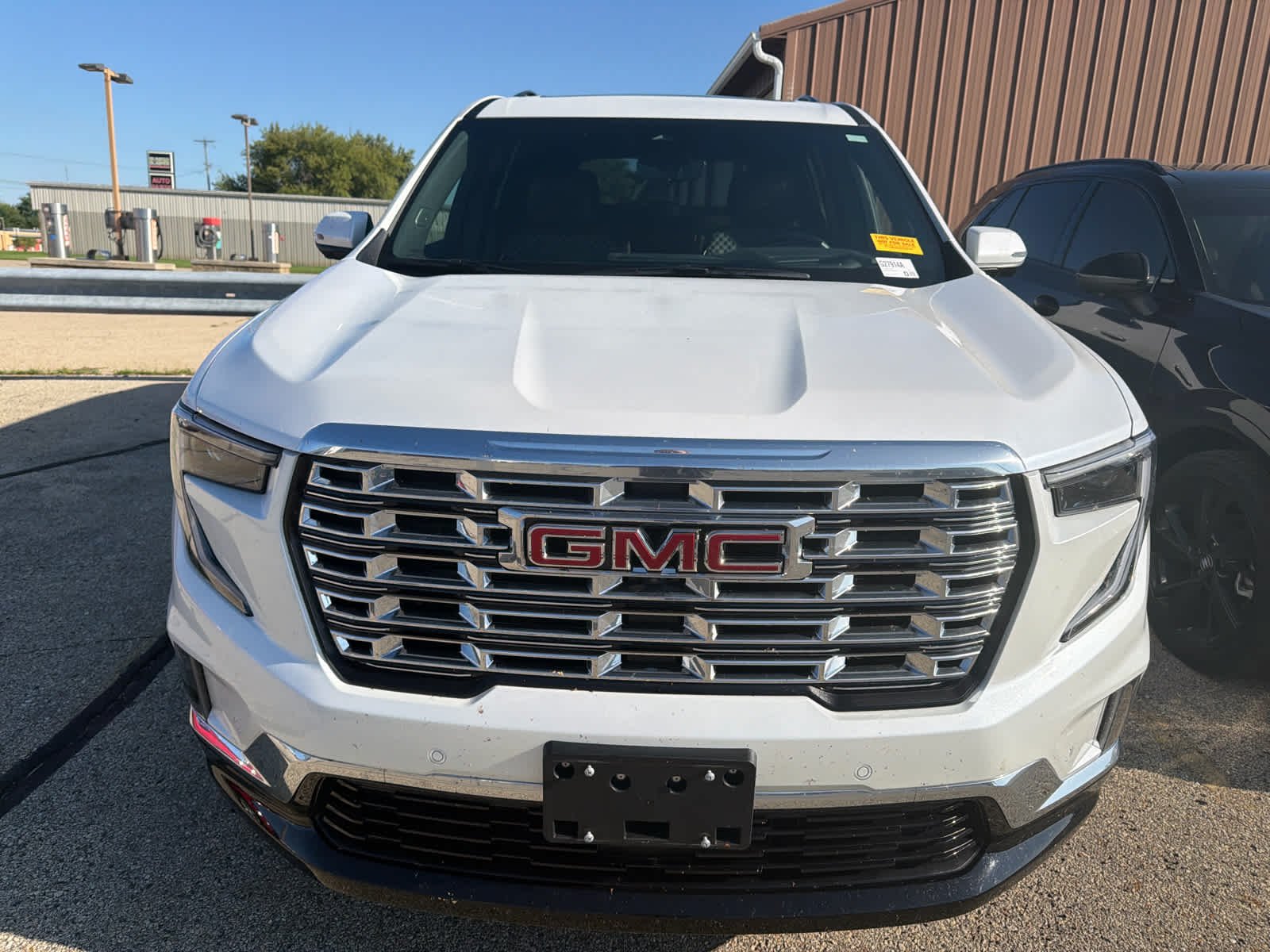Used 2024 White Frost Tricoat GMC Denali image 2