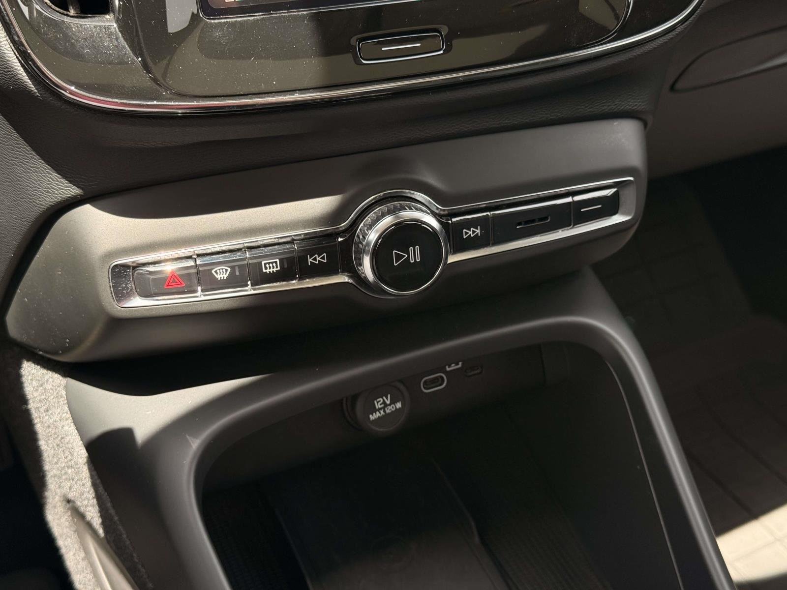 Used 2023 Silver Dawn Metallic Volvo Plus image 23
