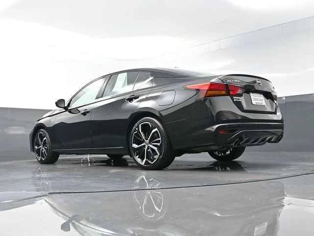 Used 2025 Black Nissan 2.5 SR image 34