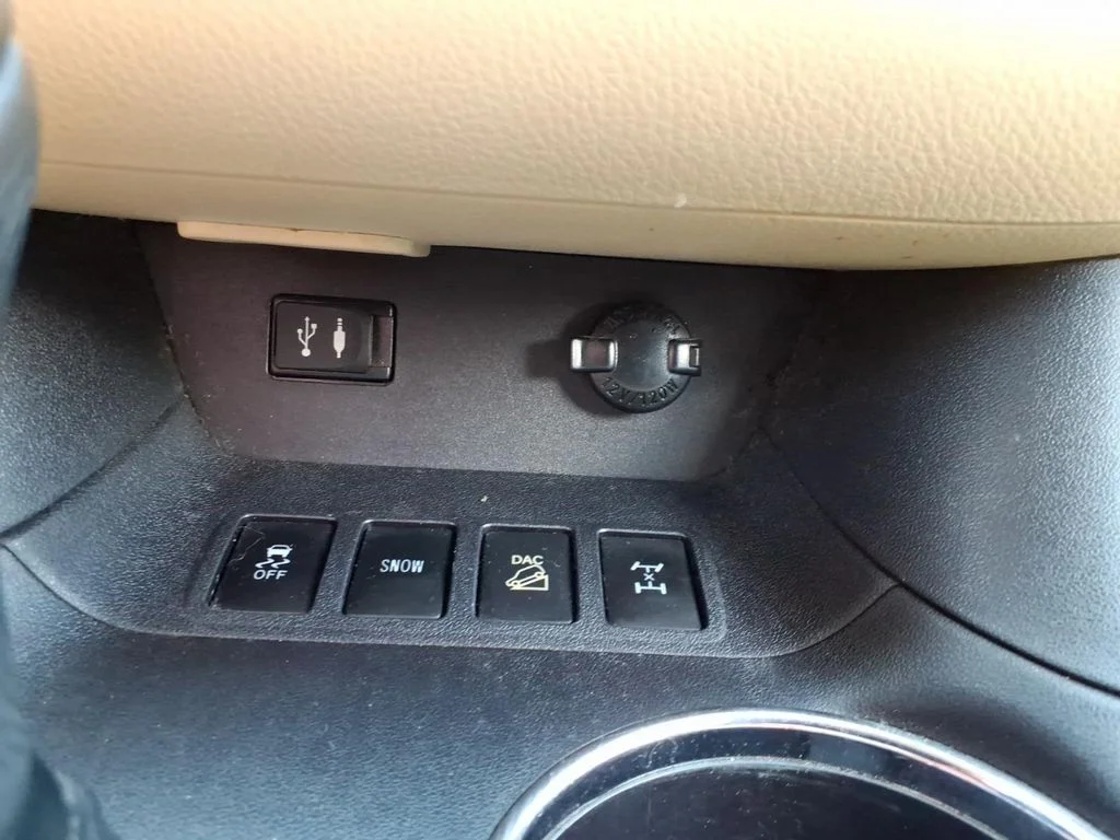 Used 2015 Blue Toyota Limited Platinum V6 image 8