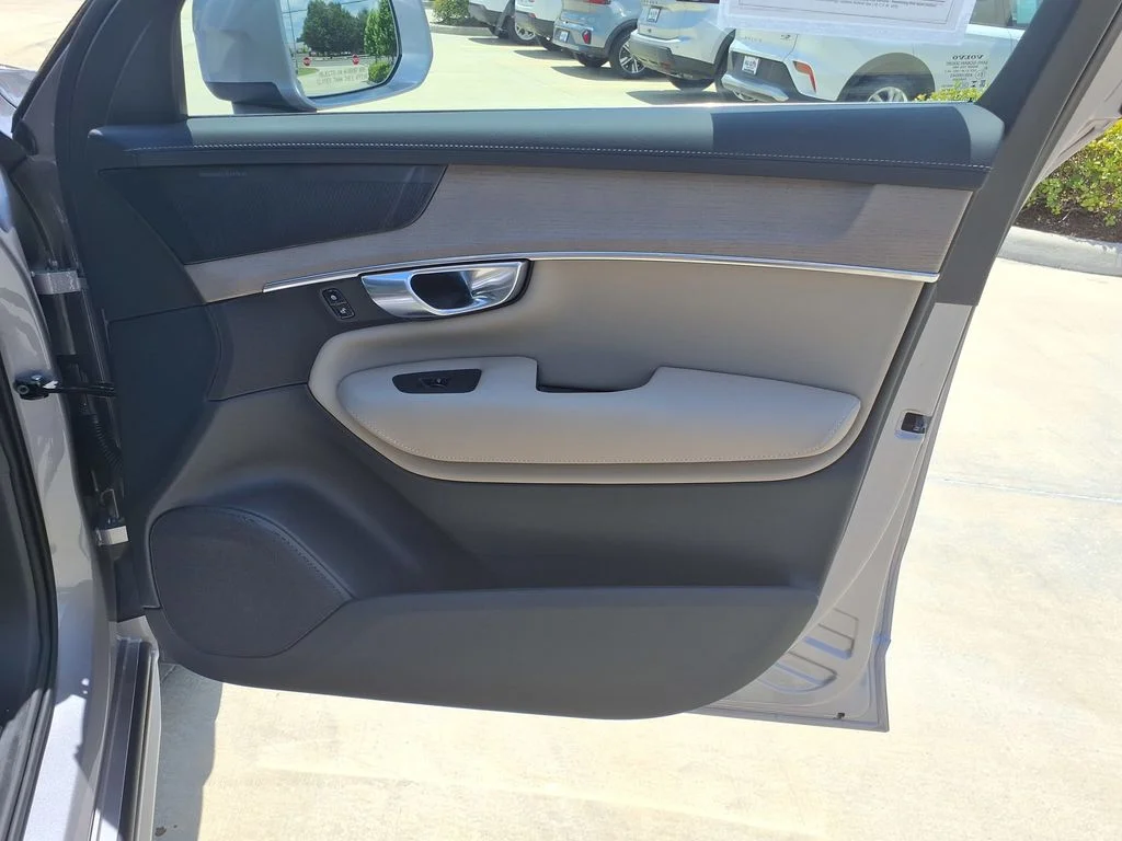 2026 Volvo XC90 Plus - Photo 21