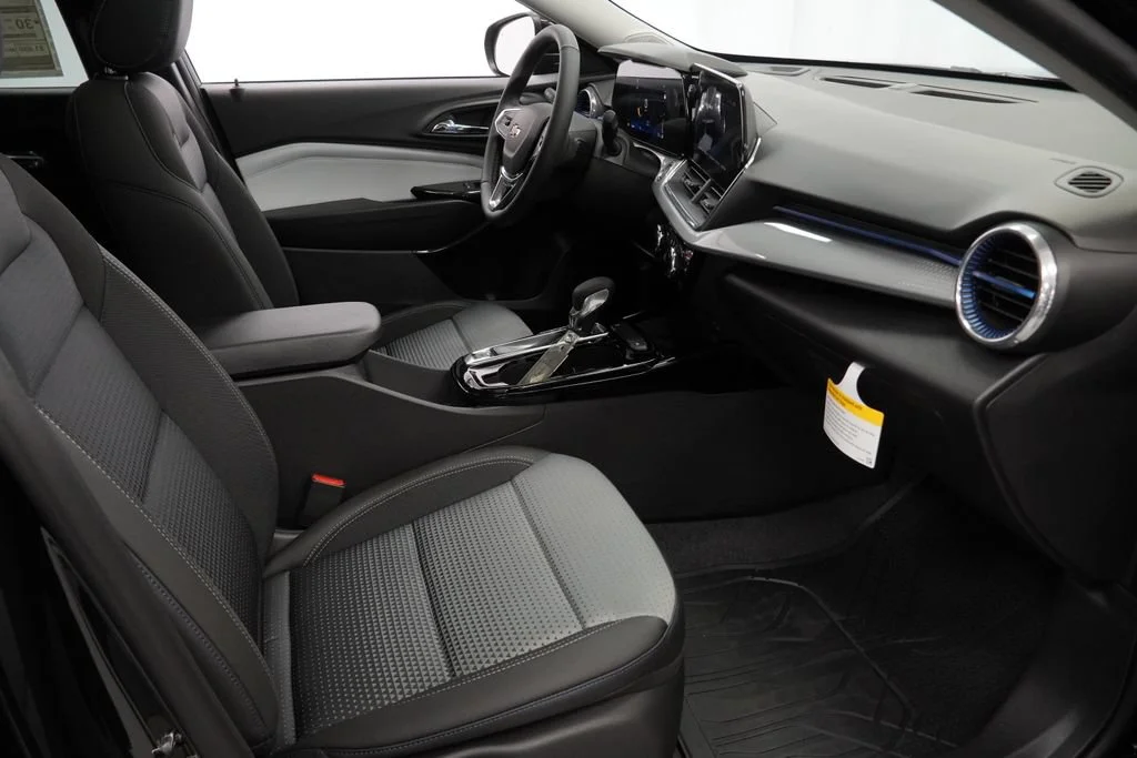 New 2026 Mosaic Black Metallic Chevrolet LT image 28