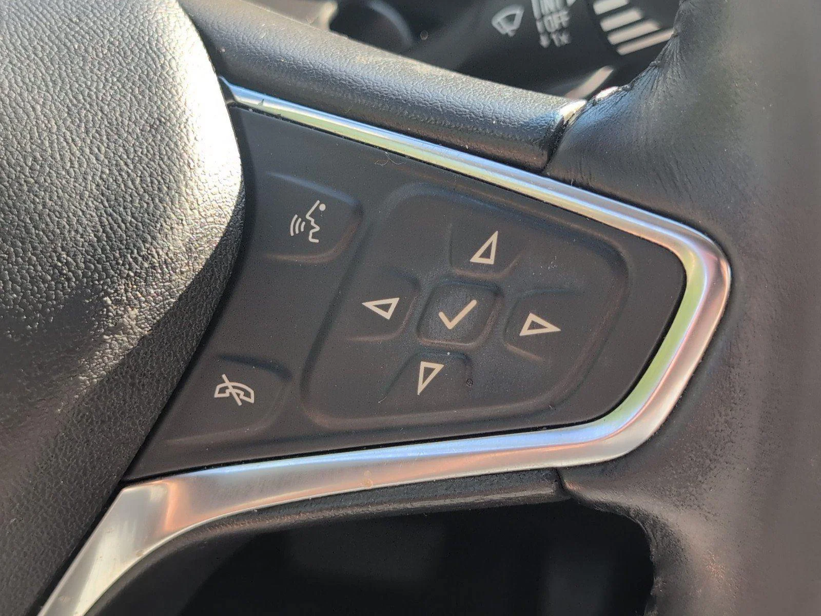 Used 2021 SILVER ICE METALLIC Chevrolet Premier image 28