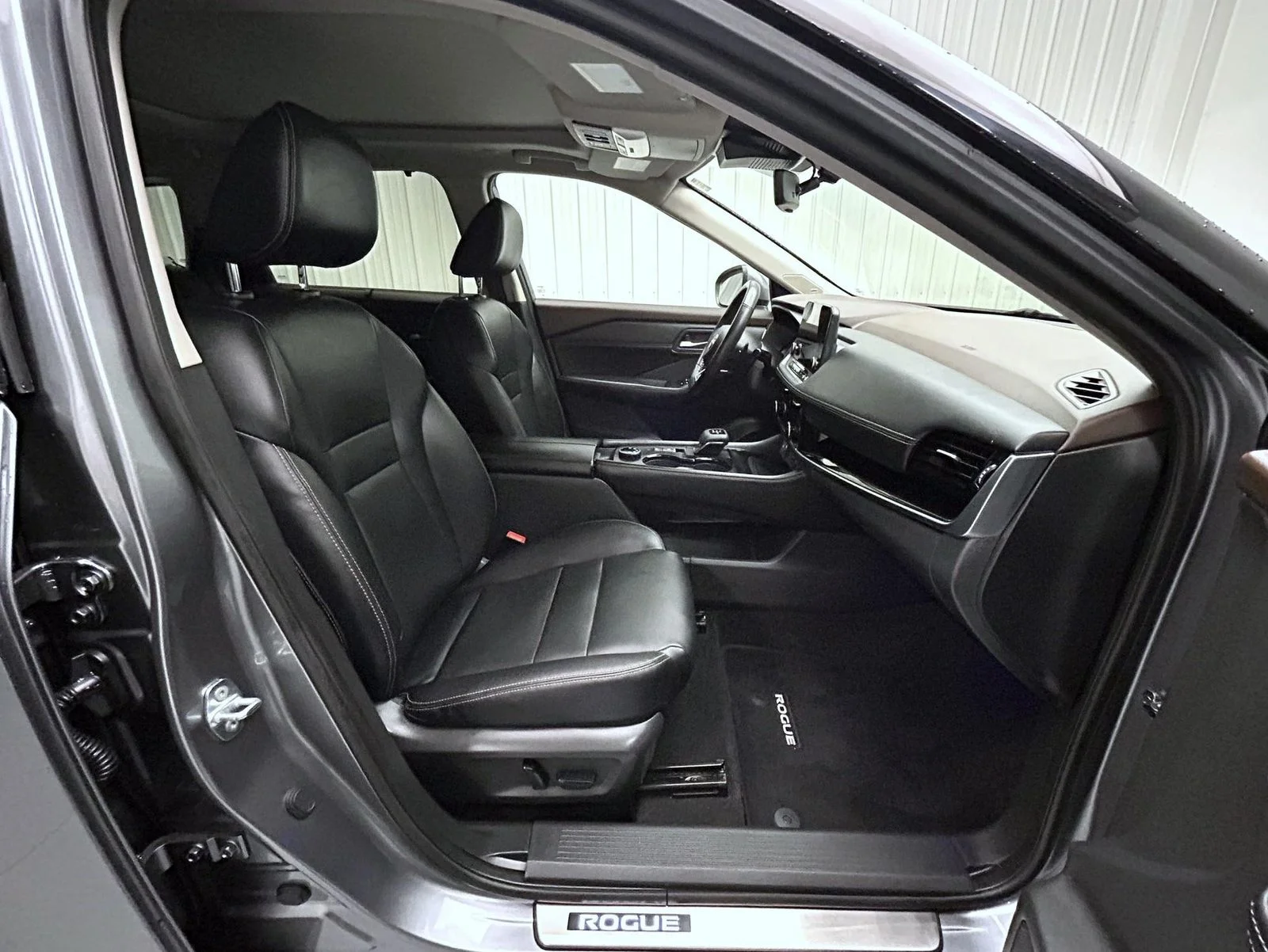 Used 2023 Gray Nissan SL image 15