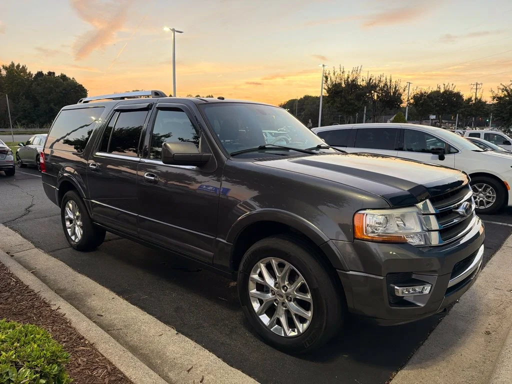 Used 2017 Gray Ford Limited image 3