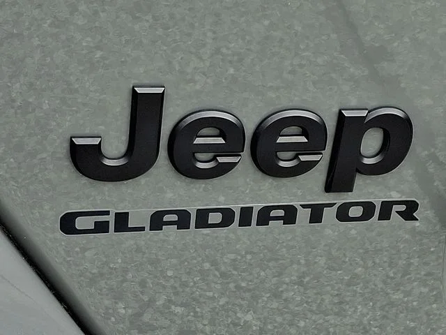 Used 2022 Gray Jeep Overland image 31