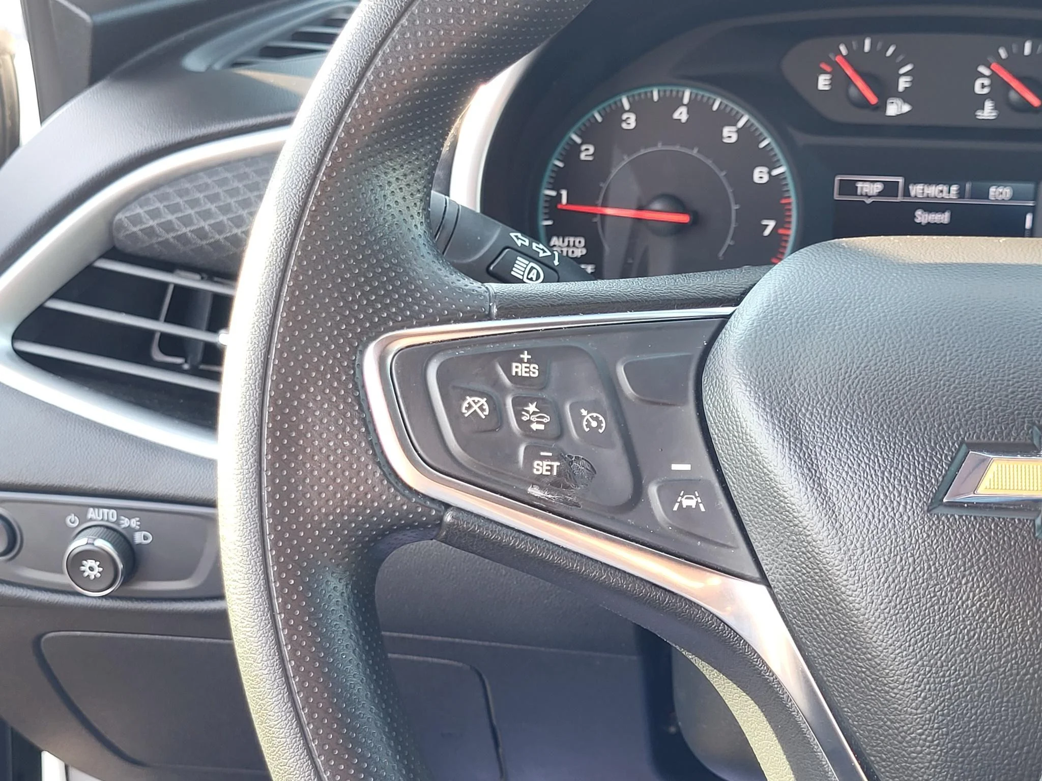 Used 2025 Summit White Chevrolet LT image 13