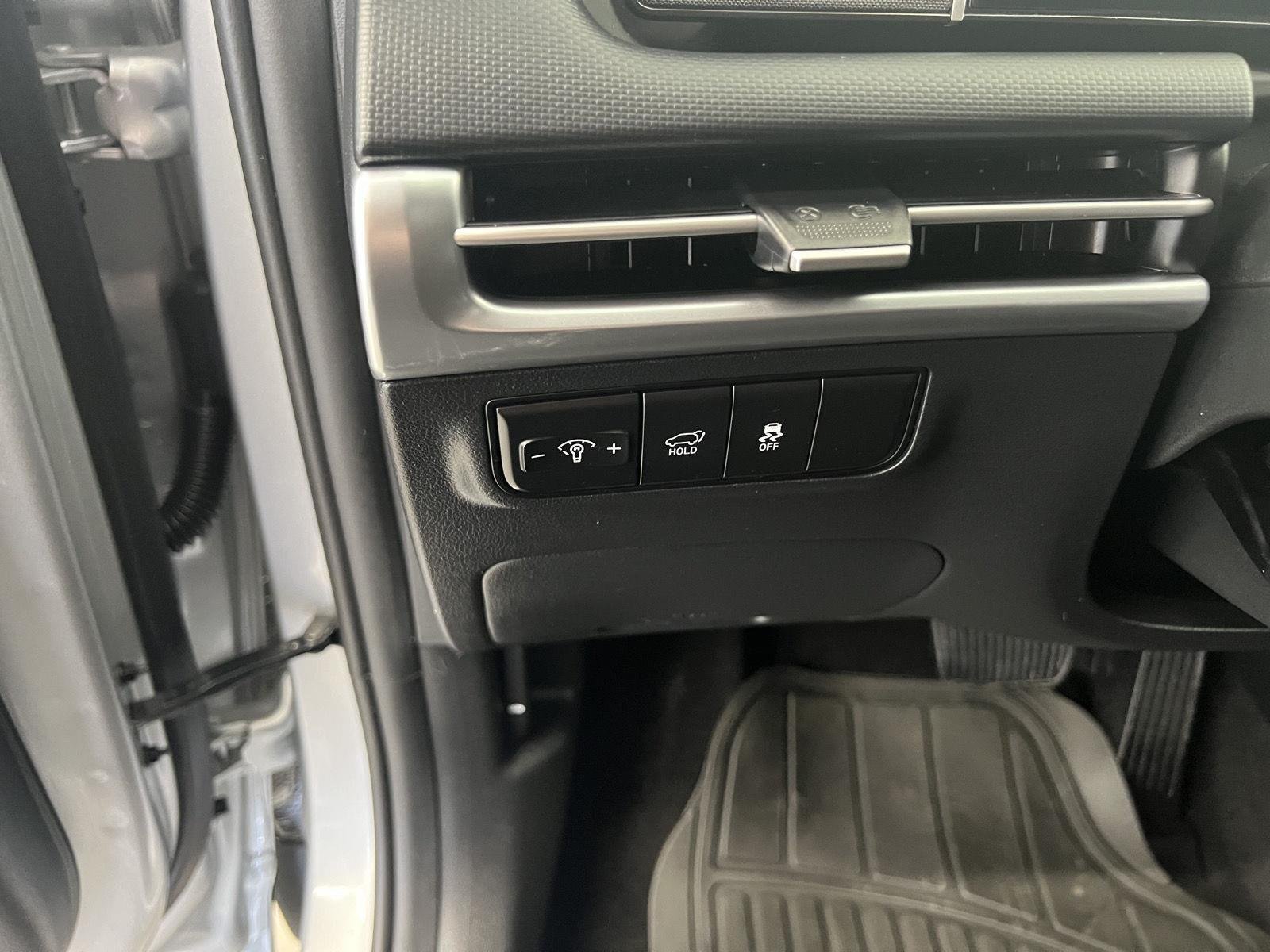 Used 2026 Shimmering Silver Hyundai SEL image 15