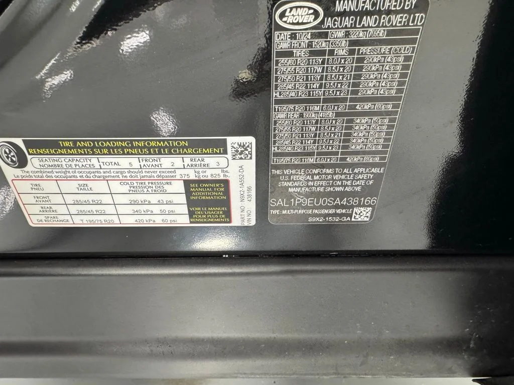 Certified Used 2025 Santorini Black Metallic Land Rover SE image 28