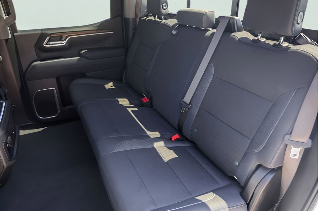 Used 2025 Summit White Chevrolet LT image 27