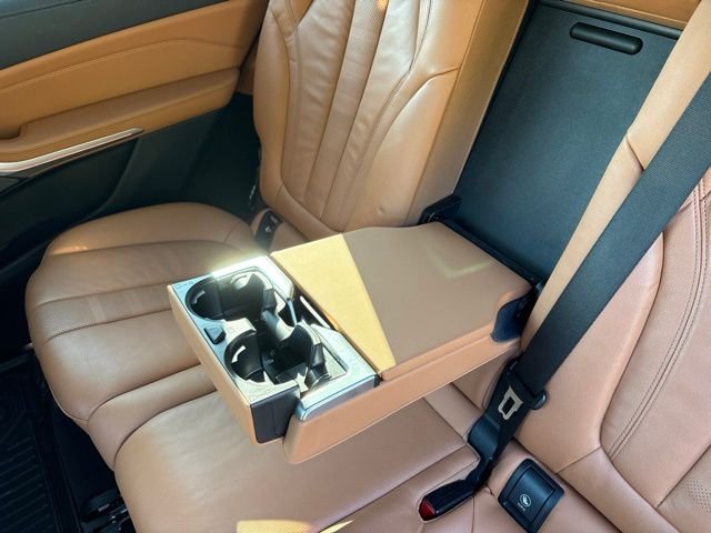 Used 2021 White BMW xDrive40i image 18