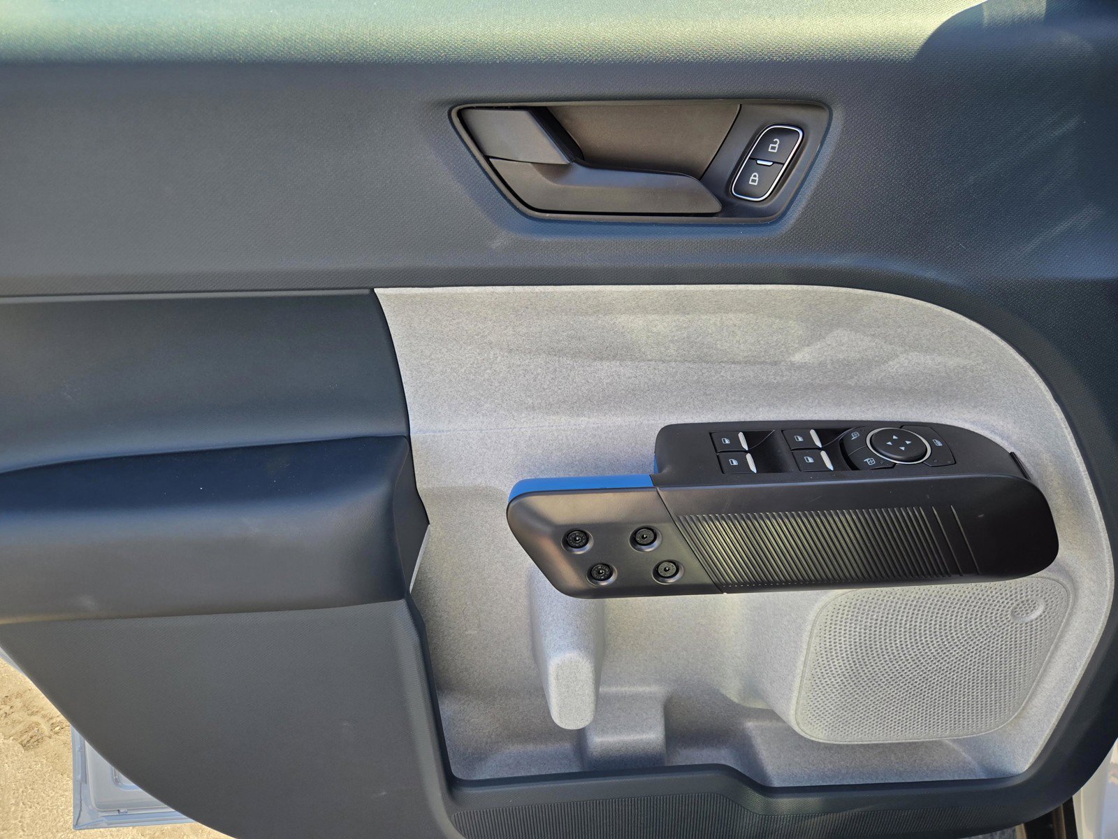 New 2026 Space White Metallic Ford XLT image 9