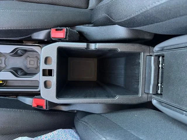 Used 2023  Jeep Latitude image 27