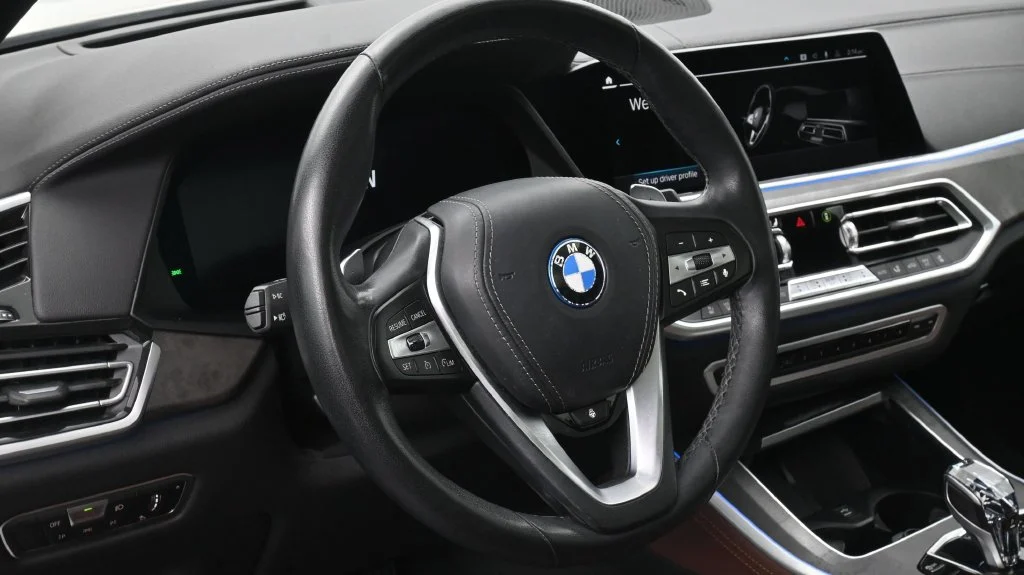 Used 2023 Mineral White Metallic BMW xDrive45e image 9