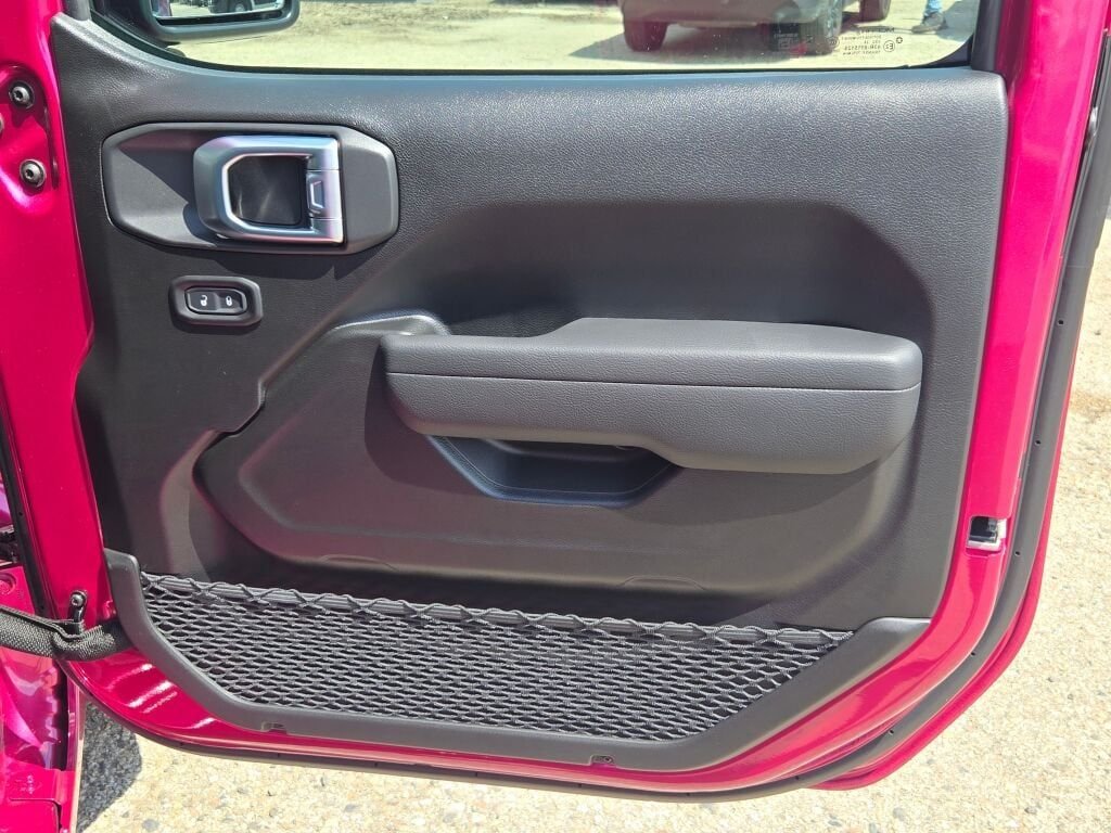 New 2026 Tuscadero Pearlcoat Jeep Sport S image 6