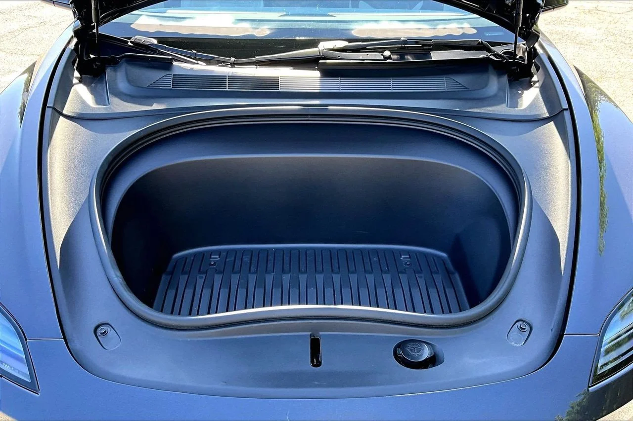 Used 2025  Tesla Long Range image 36