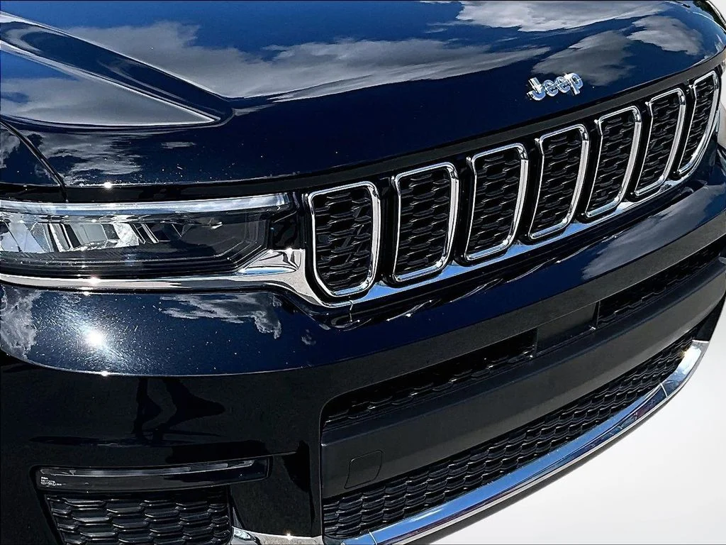 Used 2023 Black Jeep Limited image 30