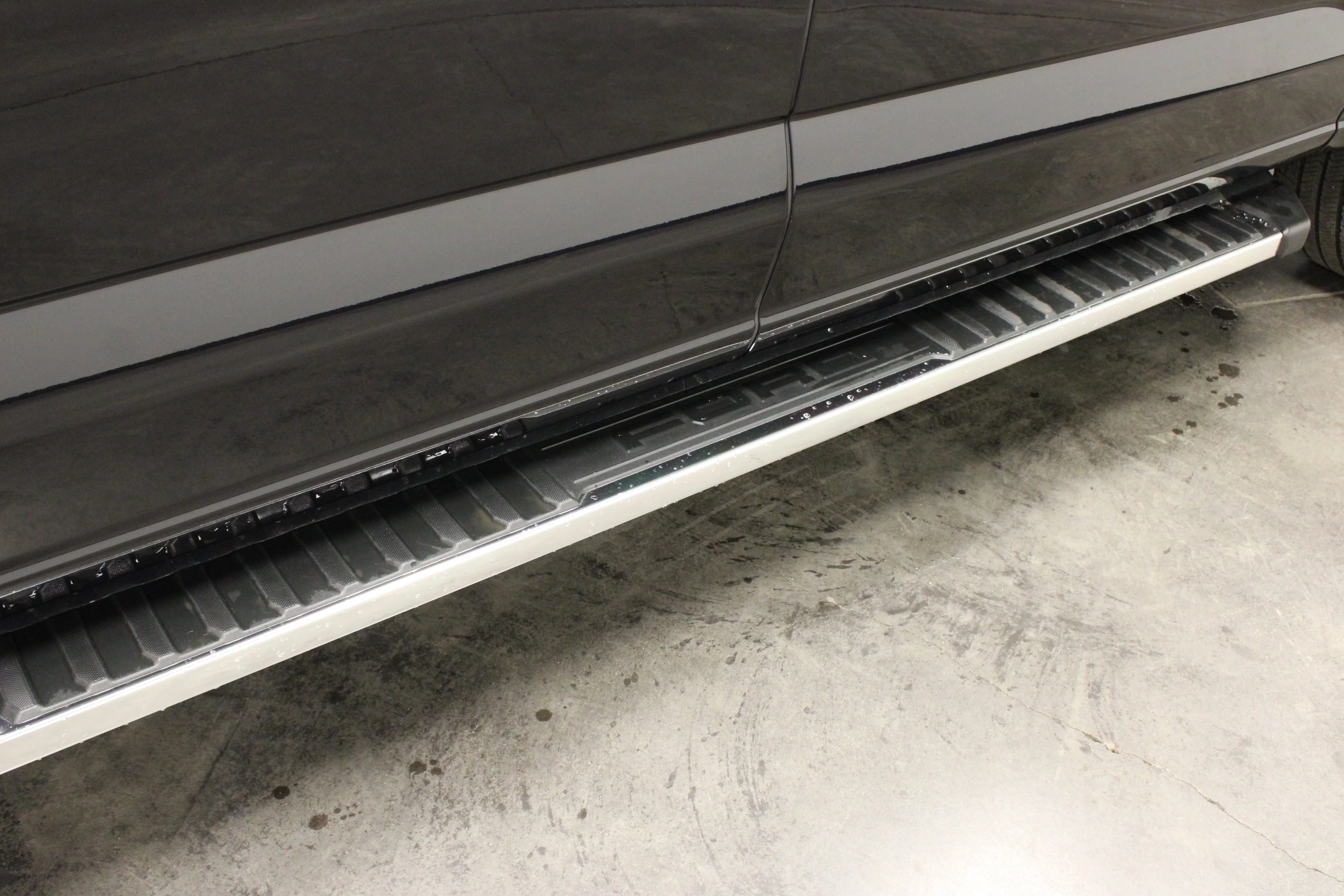 Used 2025 Agate Black Metallic Ford XLT image 10