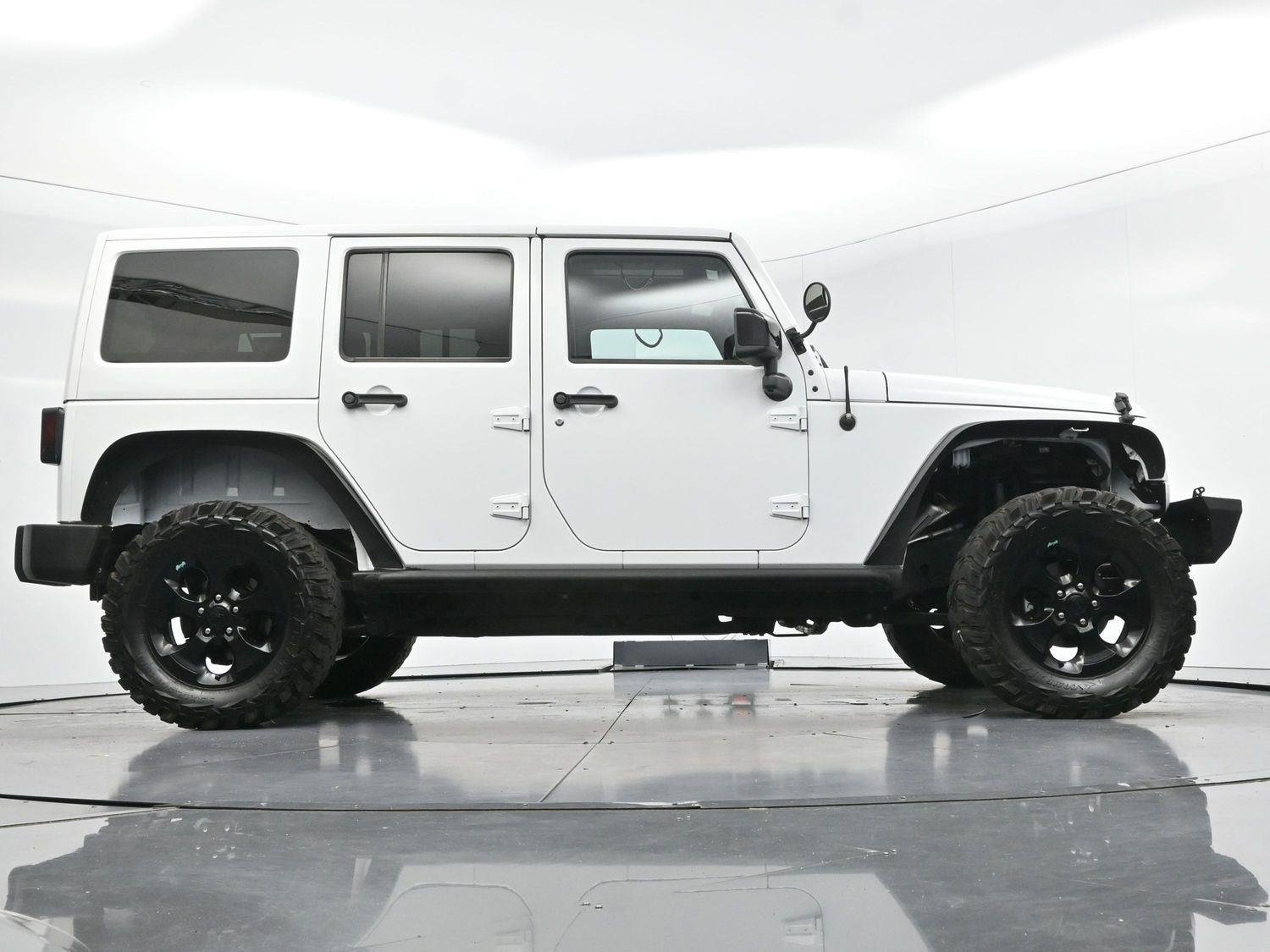 Used 2015 Bright White Clearcoat Jeep Altitude image 48