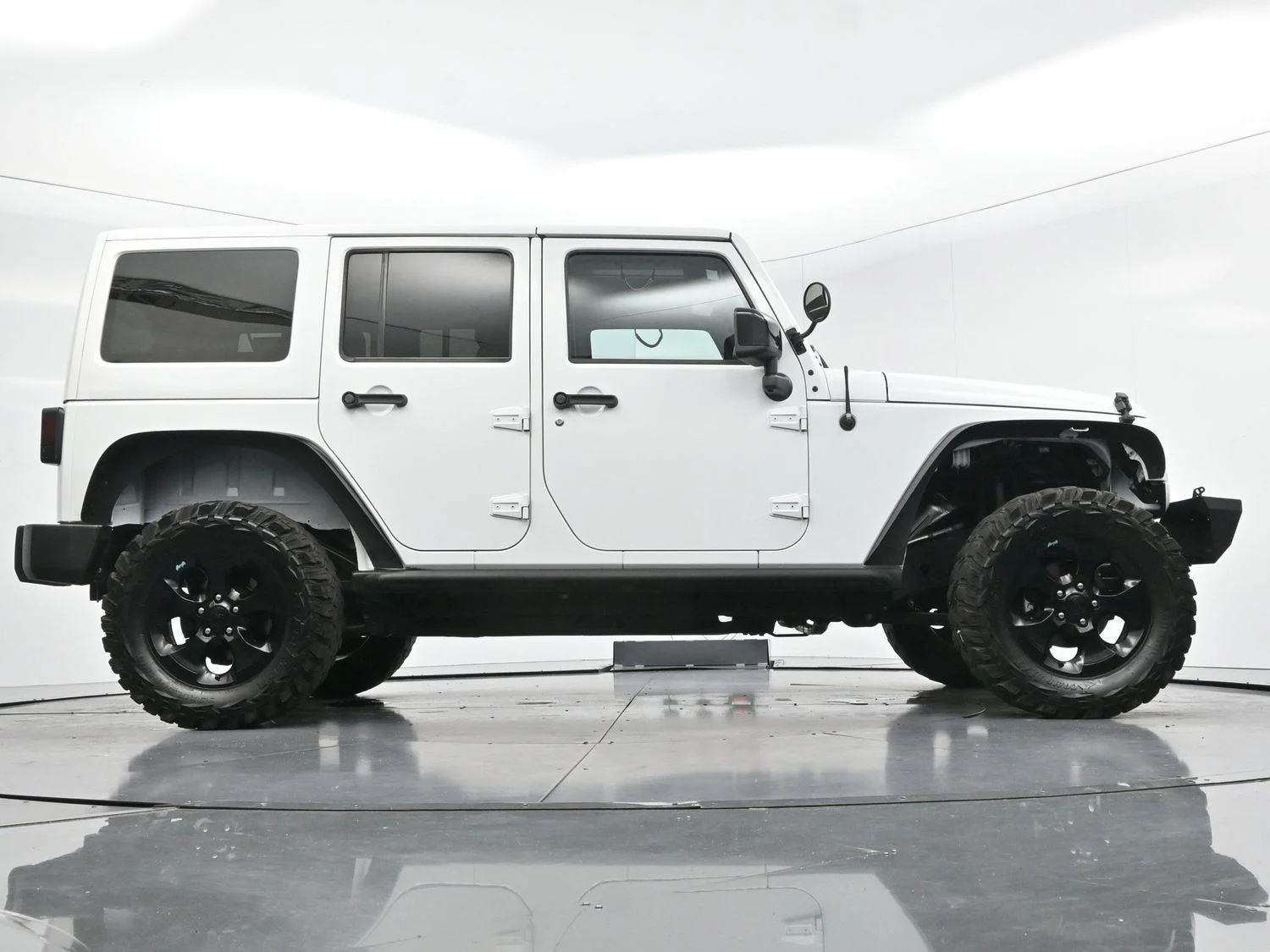 Used 2015 Bright White Clearcoat Jeep Altitude image 48