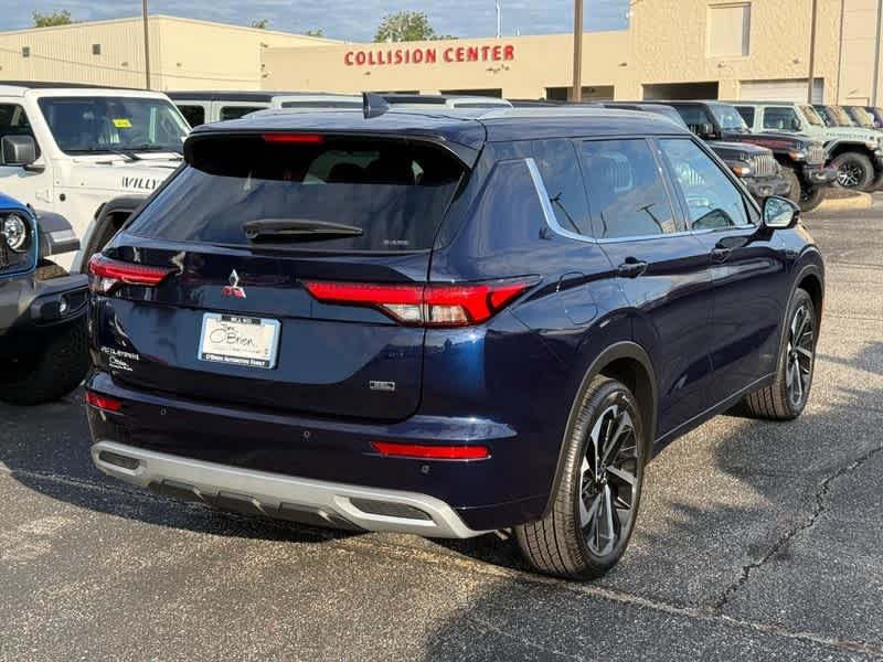 Used 2022 Cosmic Blue Metallic Mitsubishi SEL Special Edition image 3