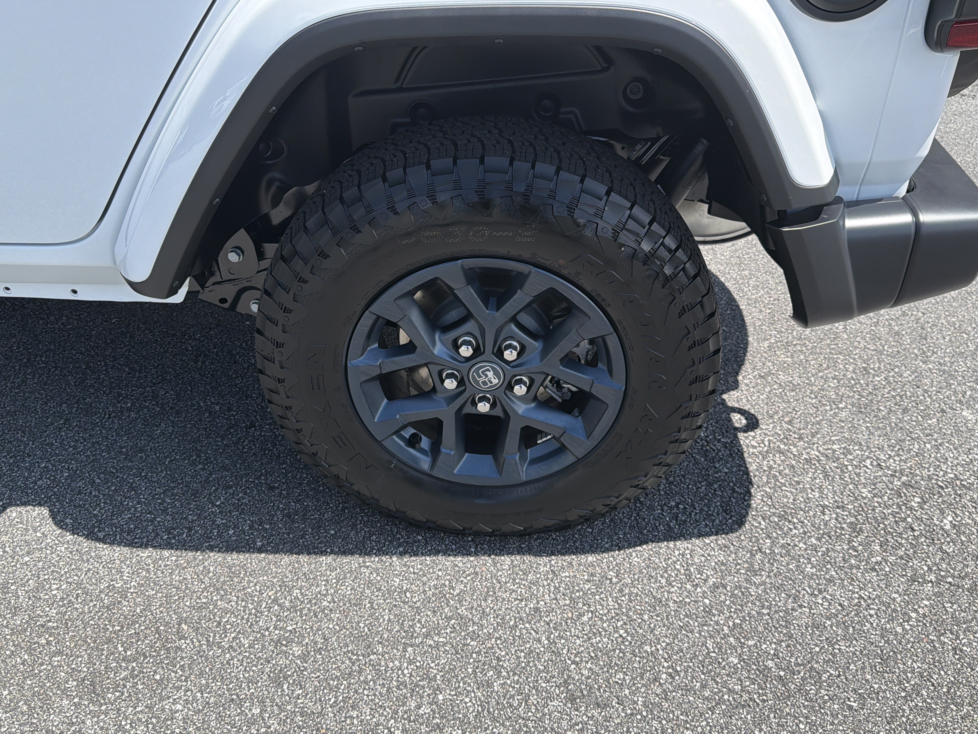 New 2026 Bright White Clear-Coat Exterior Paint Jeep 85th Anniversary Edition image 23