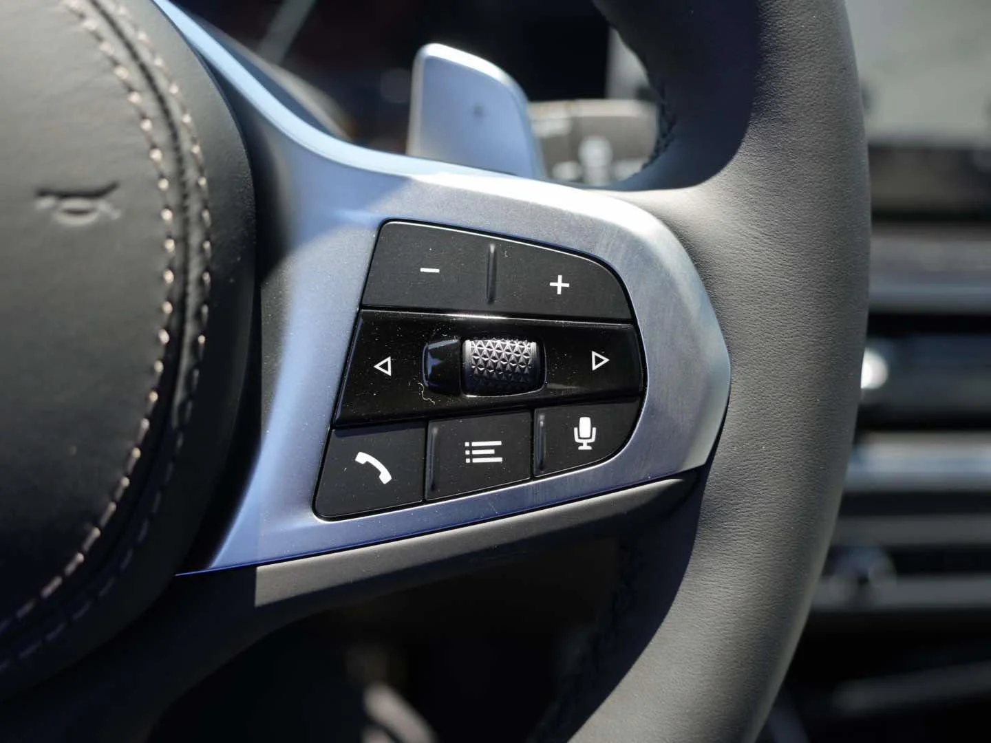New 2026 Carbon Black Metallic BMW sDrive40i image 18