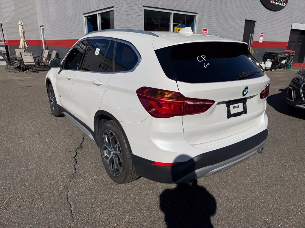Used 2018 White BMW xDrive28i image 2