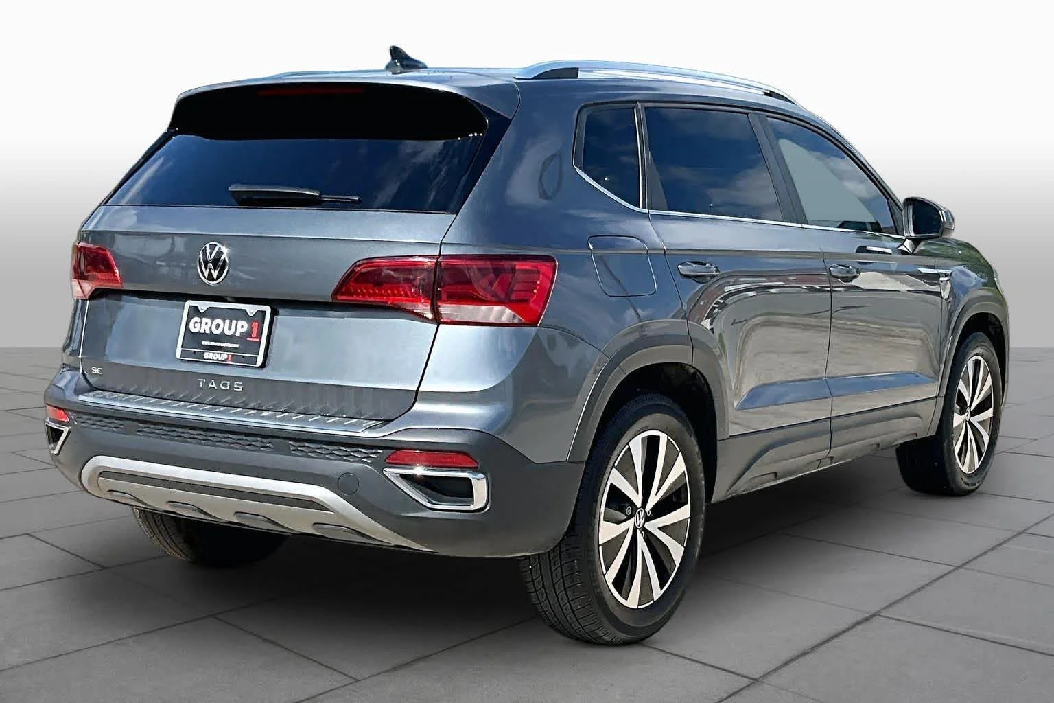 Used 2022 Platinum Gray Metallic Volkswagen SE image 13