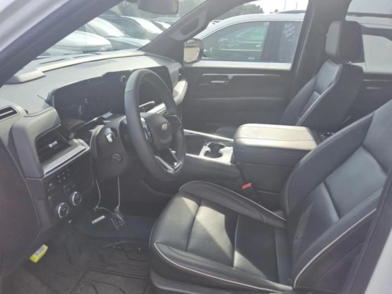 Used 2025 Iridescent Pearl Tricoat Chevrolet Premier image 13