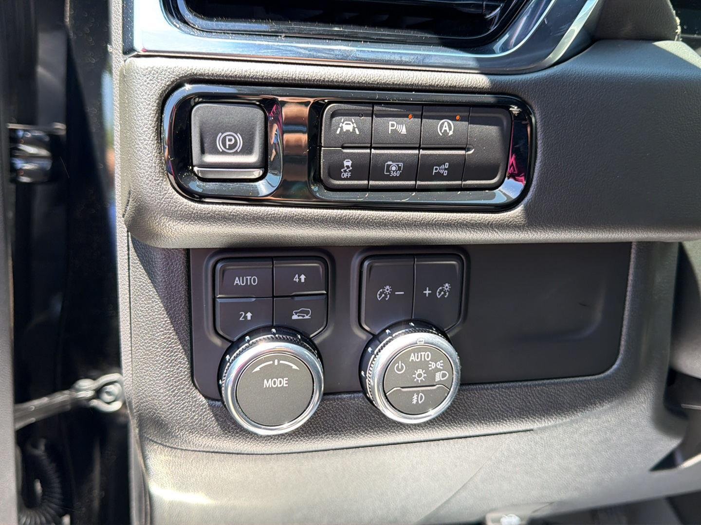 Used 2026 Onyx Black GMC Elevation image 27