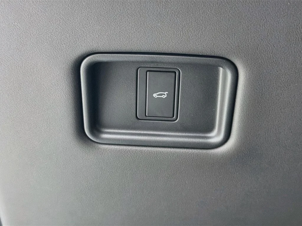 New 2026 Fuji White Land Rover SE image 10