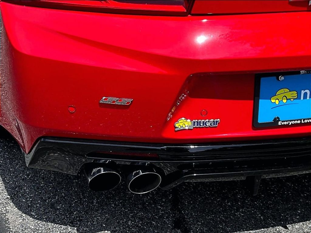 Used 2017 Red Chevrolet SS image 28
