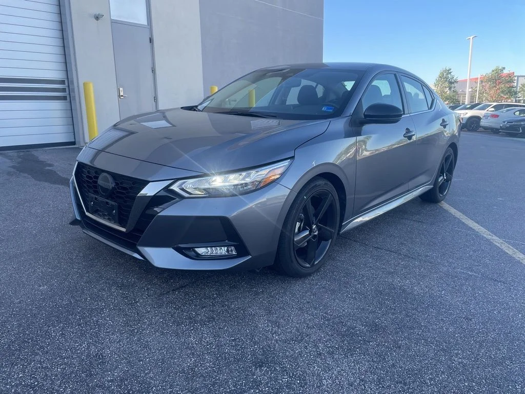 2023 Nissan Sentra SR CVT's photo