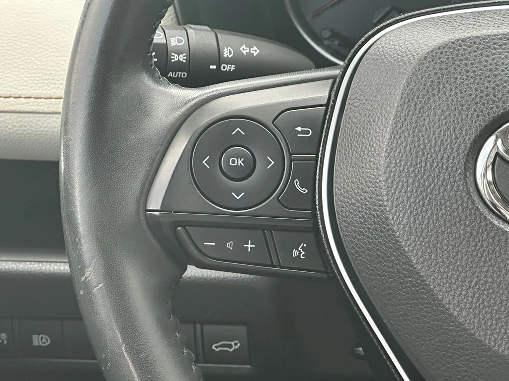Used 2019 Gray Toyota XLE Premium image 20