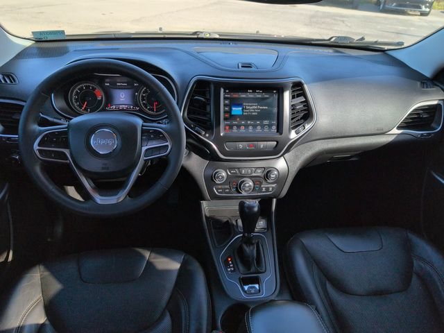 Used 2021 Light Brownstone Pearlcoat Jeep Latitude Lux image 26