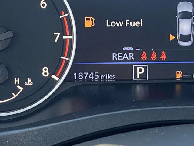 Used 2024 White Nissan 2.5 SV image 18