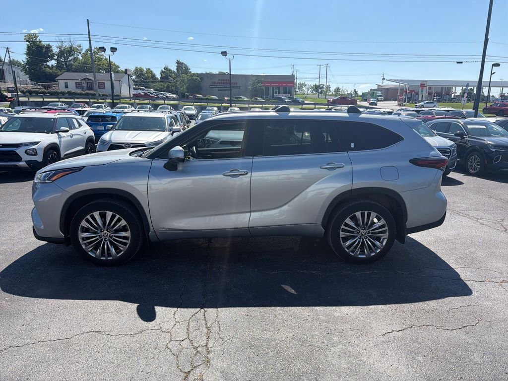 Used 2024 Silver Toyota Platinum image 2