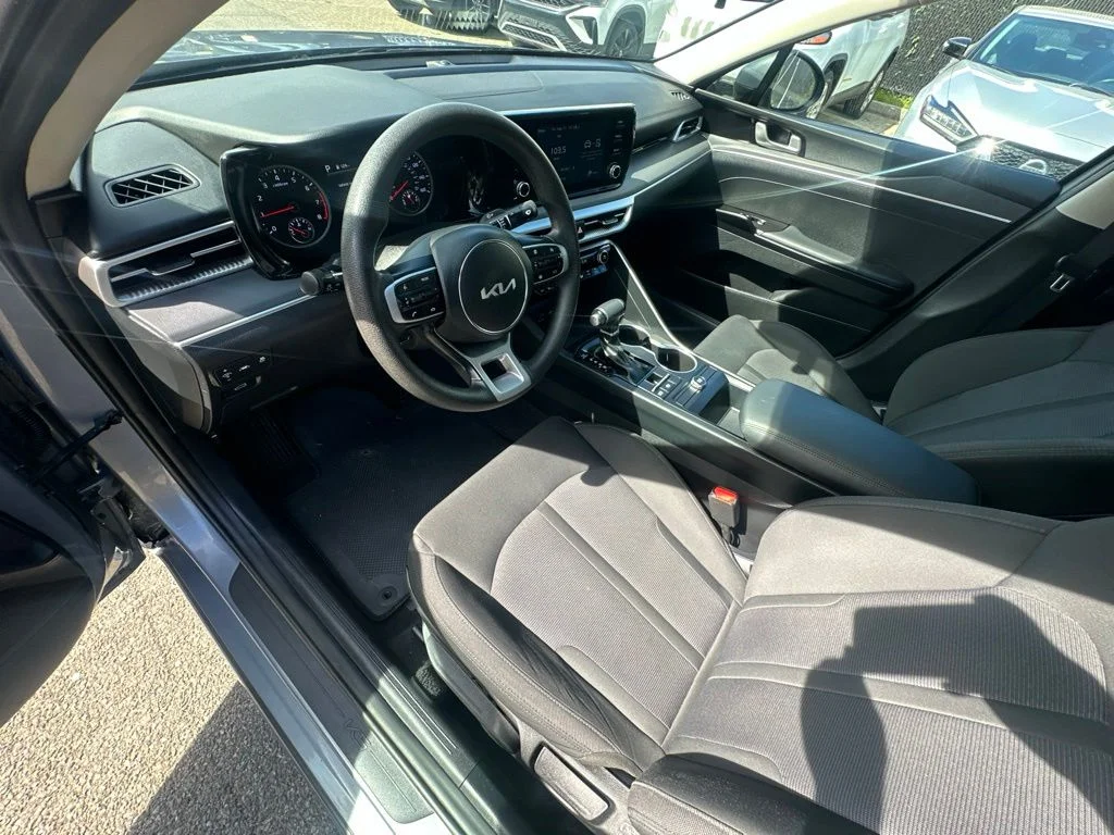 Used 2024 Silver Kia LXS image 9